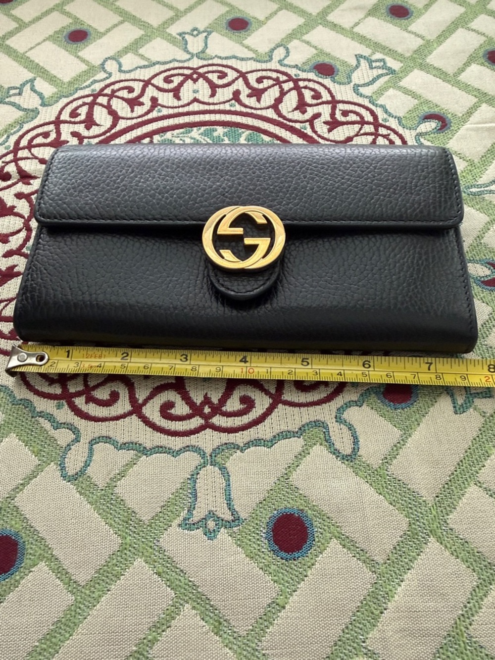 Gucci Black Leather Wallet with Gold Interlocking G - Picture 15 of 16